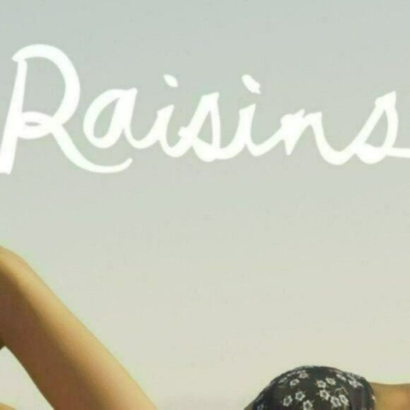 NWT MSRP $42 Raisins Beach Cove Textured Bandeau Bikini Top Junior Size - Picture 7 of 7